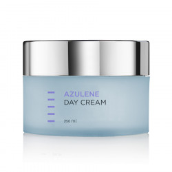 Holy Land AZULENE DAY CREAM Классический увлажняющий и смягчающий крем с успокаивающим и легким антикуперозным эффектом. Вариант с более легкой текстурой 250 мл